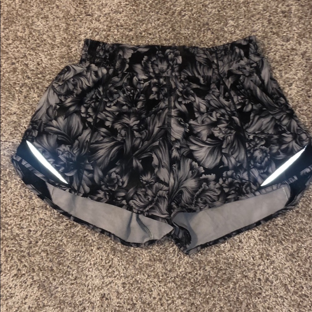 Lululemon Hotty Hot Short